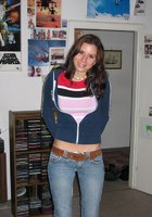 Кудрявая чувиха отсасывает писюн друга после раздевания догола 1 фото Кудрявая чувиха отсасывает писюн друга после раздевания догола 1 фото