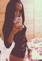 Брюнетка раздевается на улице и в спальне 11 фото Брюнетка раздевается на улице и в спальне 11 фото