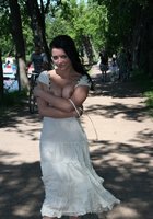 Озорница светит сиськами на виду у прохожих 14 фото Озорница светит сиськами на виду у прохожих 14 фото