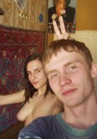 Голая брюнетка позирует в деревенской спальне 3 фото Голая брюнетка позирует в деревенской спальне 3 фото