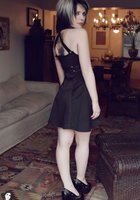 Голая неформалка принимает пошлые позы на балконе и диване 34 фото Голая неформалка принимает пошлые позы на балконе и диване 34 фото