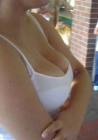 Грудастая брюнетка смотрит на себя в зеркало 9 фото Грудастая брюнетка смотрит на себя в зеркало 9 фото