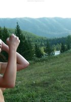 Обнаженные бабы сидят в обнимку с парнем возле бани 8 фото Обнаженные бабы сидят в обнимку с парнем возле бани 8 фото