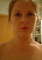 Студентка в ночнушке и чулках раздвигает ноги сидя на ванной 1 фото Студентка в ночнушке и чулках раздвигает ноги сидя на ванной 1 фото