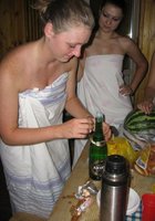 Компания девушек отдыхает в бане без одежды и купальников 14 фото Компания девушек отдыхает в бане без одежды и купальников 14 фото