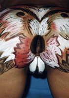 Необычный боди арт на вагине и попе 3 фото Необычный боди арт на вагине и попе 3 фото