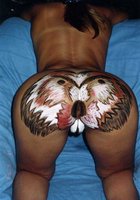 Необычный боди арт на вагине и попе 4 фото Необычный боди арт на вагине и попе 4 фото