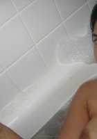 Брюнетка пошло позирует перед бойфрендом и принимает ванну 15 фото Брюнетка пошло позирует перед бойфрендом и принимает ванну 15 фото