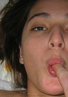 Брюнетка пошло позирует перед бойфрендом и принимает ванну 27 фото Брюнетка пошло позирует перед бойфрендом и принимает ванну 27 фото