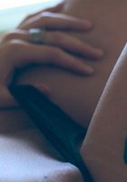 Красотка с татуировками и стройным телом позирует 21 фото Красотка с татуировками и стройным телом позирует 21 фото