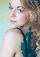 Красотка с татуировками и стройным телом позирует 39 фото Красотка с татуировками и стройным телом позирует 39 фото