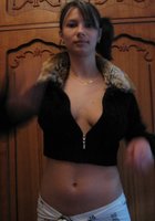 Брюнетка в трусиках показывает у шкафа сиськи 7 фото Брюнетка в трусиках показывает у шкафа сиськи 7 фото