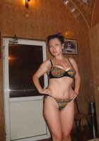 Телочки снимают трусики, чтобы показать свои вагины 2 фото Телочки снимают трусики, чтобы показать свои вагины 2 фото