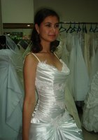 Модель гуляет в разных нарядах на берегу 1 фото Модель гуляет в разных нарядах на берегу 1 фото