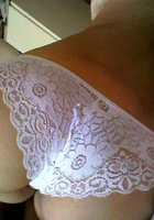 Модель гуляет в разных нарядах на берегу 14 фото Модель гуляет в разных нарядах на берегу 14 фото