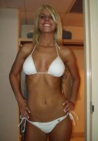 Брюнеточка делает селфи полуголой 5 фото Брюнеточка делает селфи полуголой 5 фото