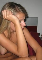 Милашка разделась на диване и делает любовнику минет 5 фото Милашка разделась на диване и делает любовнику минет 5 фото