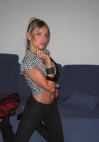 Милашка разделась на диване и делает любовнику минет 2 фото Милашка разделась на диване и делает любовнику минет 2 фото