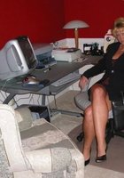 Миловидная мамка показывает большие сиськи с пирсингом на сосках 3 фото Миловидная мамка показывает большие сиськи с пирсингом на сосках 3 фото