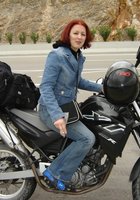 Баба показывает пилотку где ей вздумается 1 фото Баба показывает пилотку где ей вздумается 1 фото