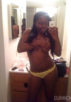 Аппетитная блондинка трахает себя пальцами перед зеркалом 12 фото Аппетитная блондинка трахает себя пальцами перед зеркалом 12 фото