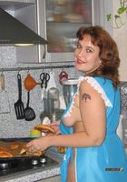 Голые домохозяйки подставляют письки для членов мачо 1 фото Голые домохозяйки подставляют письки для членов мачо 1 фото