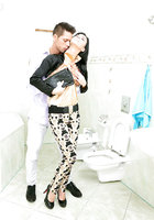 Стройная брюнетка села киской на толстый член 2 фото Стройная брюнетка села киской на толстый член 2 фото