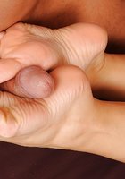 Длинноногая брюнетка с большой попкой отдалась мужу на диване 15 фото Длинноногая брюнетка с большой попкой отдалась мужу на диване 15 фото