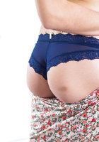 Симпатичная леди позирует обнаженная на диване 5 фото Симпатичная леди позирует обнаженная на диване 5 фото