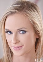 Сероглазая блонда играет со своей розовой киской 1 фото Сероглазая блонда играет со своей розовой киской 1 фото