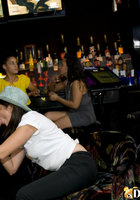 Стриптизер трахнул в рот нескольких девиц в клубе 10 фото Стриптизер трахнул в рот нескольких девиц в клубе 10 фото