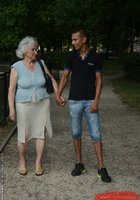 Седая старуха трахается с привлекательным парнем 12 фото Седая старуха трахается с привлекательным парнем 12 фото