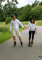 Брюнетка с большими глазами делает минет после катания на роликах 1 фото Брюнетка с большими глазами делает минет после катания на роликах 1 фото