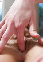 Брюнетка трахает пальцами волосатую писечку партнерши 15 фото Брюнетка трахает пальцами волосатую писечку партнерши 15 фото