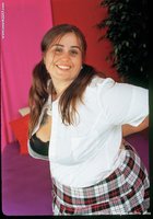 Толстуха сняла черные трусы и засунула две секс игрушки в сочную киску на кровати 1 фото Толстуха сняла черные трусы и засунула две секс игрушки в сочную киску на кровати 1 фото