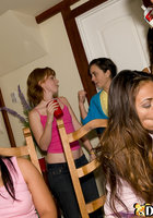 Двое стриптизеров на девичнике подставляли члены для глубоко минета 13 фото Двое стриптизеров на девичнике подставляли члены для глубоко минета 13 фото