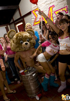 Двое стриптизеров на девичнике подставляли члены для глубоко минета 15 фото Двое стриптизеров на девичнике подставляли члены для глубоко минета 15 фото