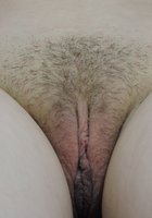 Брюнетка избавилась от вещей и делает на кровати селфи 9 фото Брюнетка избавилась от вещей и делает на кровати селфи 9 фото