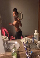 Селфи молодых девок, которые пытаются заснять упругие сиськи и голые пилотки 5 фото Селфи молодых девок, которые пытаются заснять упругие сиськи и голые пилотки 5 фото