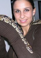 Студентки попозировали с удавом на шее, после чего одна из баб отсосала хахалю 9 фото Студентки попозировали с удавом на шее, после чего одна из баб отсосала хахалю 9 фото