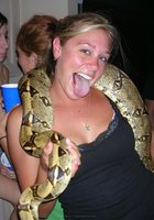 Студентки попозировали с удавом на шее, после чего одна из баб отсосала хахалю 16 фото Студентки попозировали с удавом на шее, после чего одна из баб отсосала хахалю 16 фото