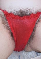 Дамы демонстрируют крупным планом голые письки с обильной растительностью на них 3 фото Дамы демонстрируют крупным планом голые письки с обильной растительностью на них 3 фото